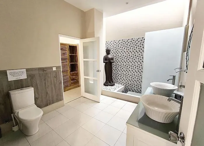 Cute 2br In The Heart Of